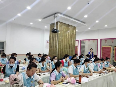 珠海學熱門家政培訓技能月薪賽白領(lǐng) 學兩科送兩科