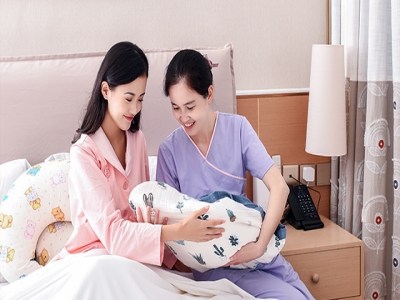 請(qǐng)?jiān)律┑淖⒁馐马?xiàng)，找月嫂需要注意什么呢？